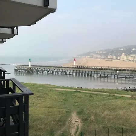 Appartement Un Petit Nid En Face De La Mer A